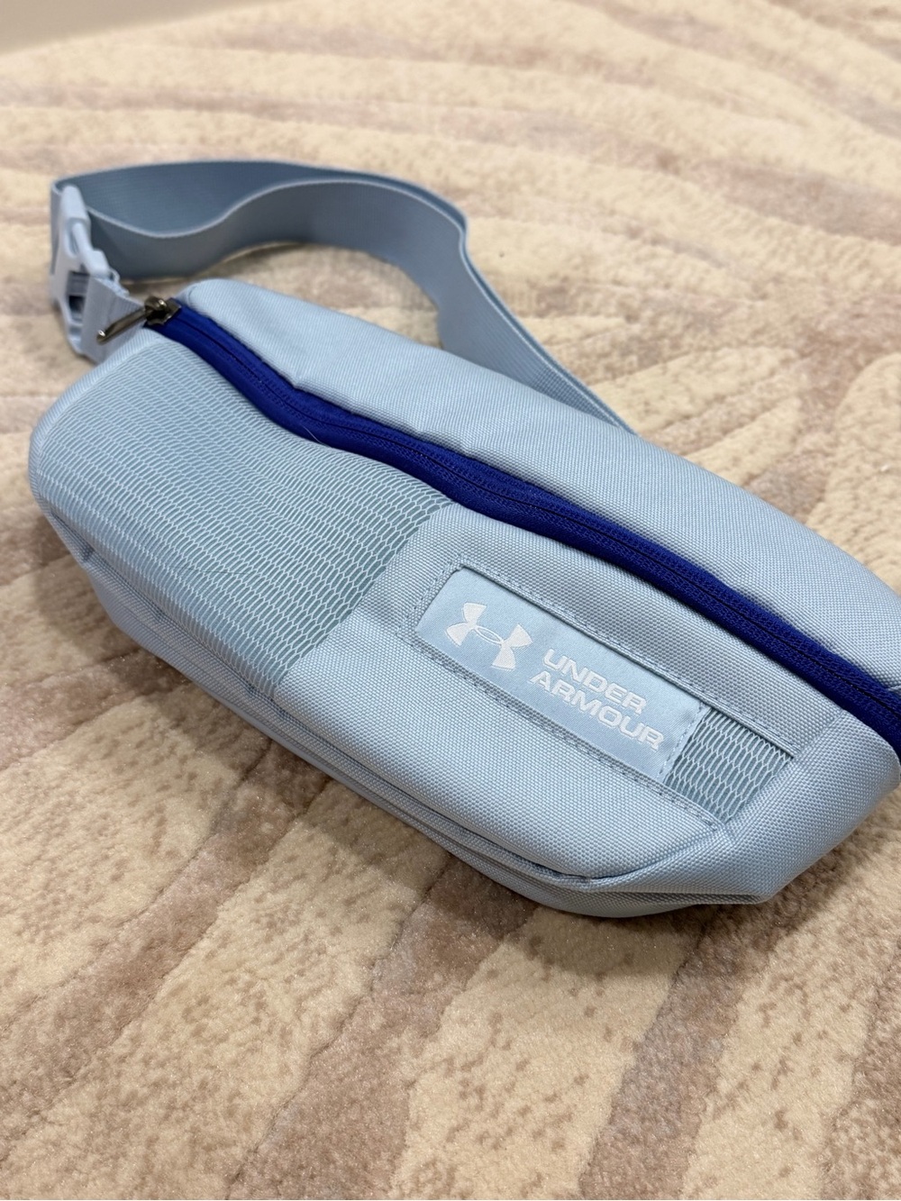 Under Armour Light Blue Waist Pack with Royal Blue Zipper - Picture 2 of 4